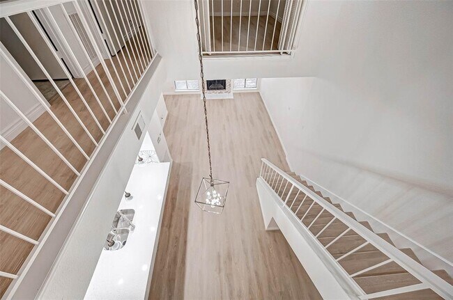 Building Photo - 1112 Bering Dr