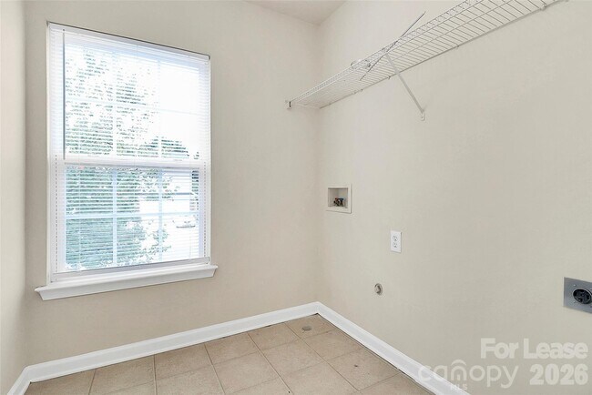 Building Photo - 10741 Mountain Springs Dr