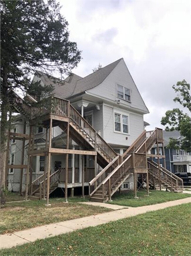 Primary Photo - 702 W Green St