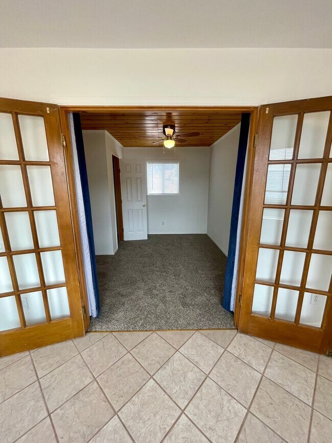 Building Photo - Manitou Springs 2 bedroom / 1 bath Available NOW