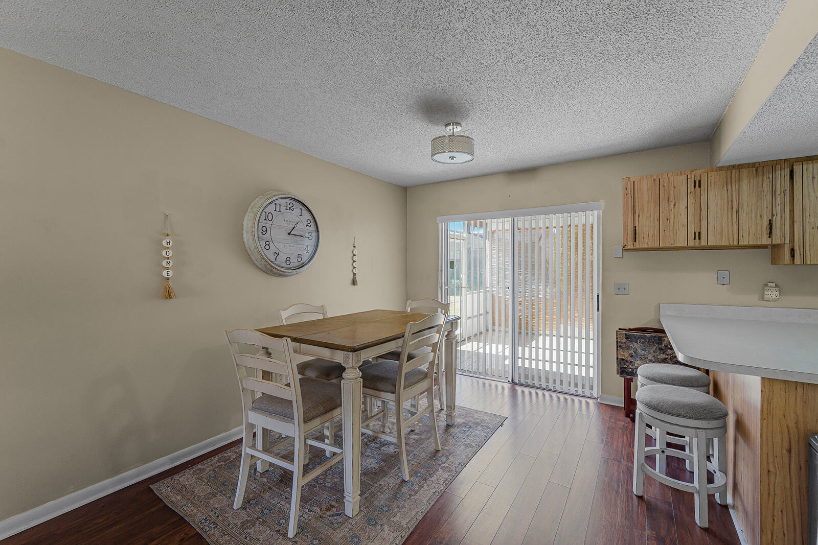 Building Photo - 784 E Fairbairn Dr