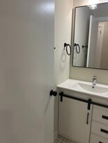 Building Photo - 10381 Dearlove Rd