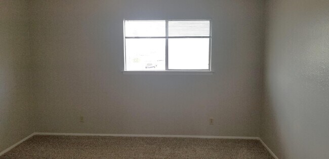 Building Photo - 1109 Wales Dr