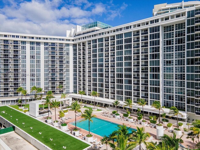 Building Photo - 10275 Collins Ave