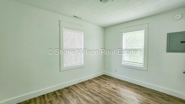 Building Photo - 700 N Moore Rd