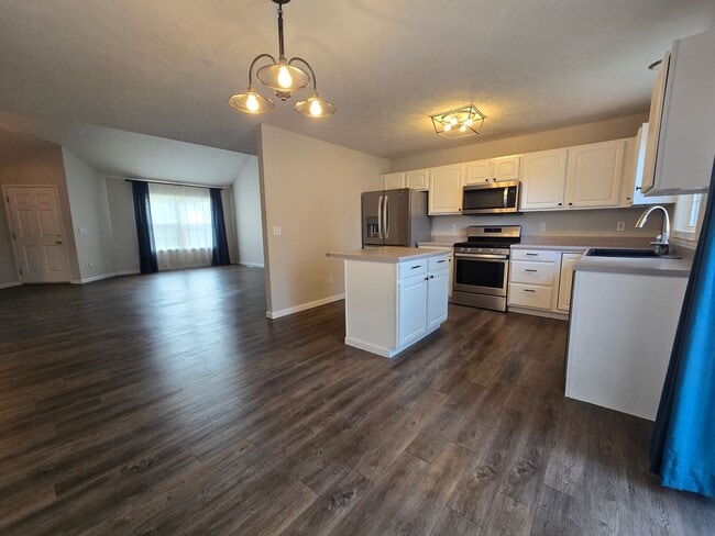 Building Photo - Spacious 4 Bedroom Duplex in North Normal with Pool Access