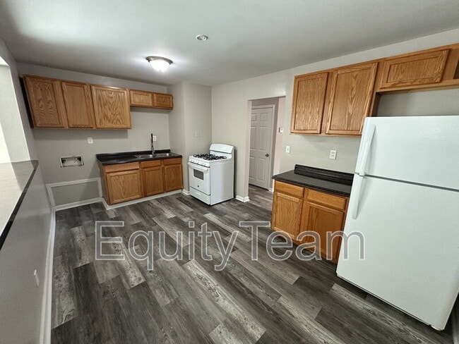 Building Photo - 10032 Regency Ct