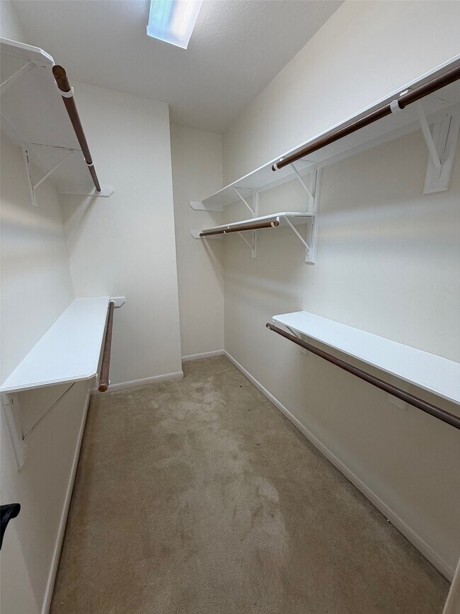 Building Photo - 1811 Emerald Lake Ct