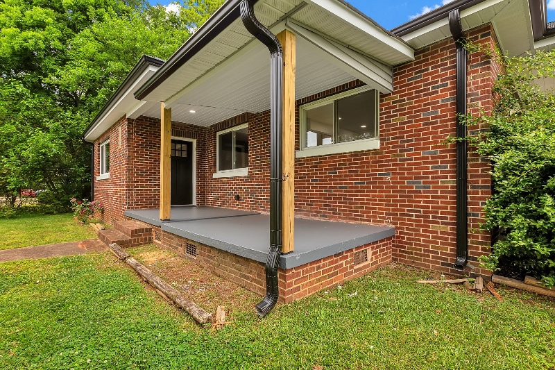 Building Photo - 3902 Old Buncombe Rd