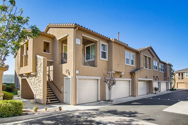 Building Photo - Single Level Condo - 2 Bedroom + Den With Views in Sabre Springs