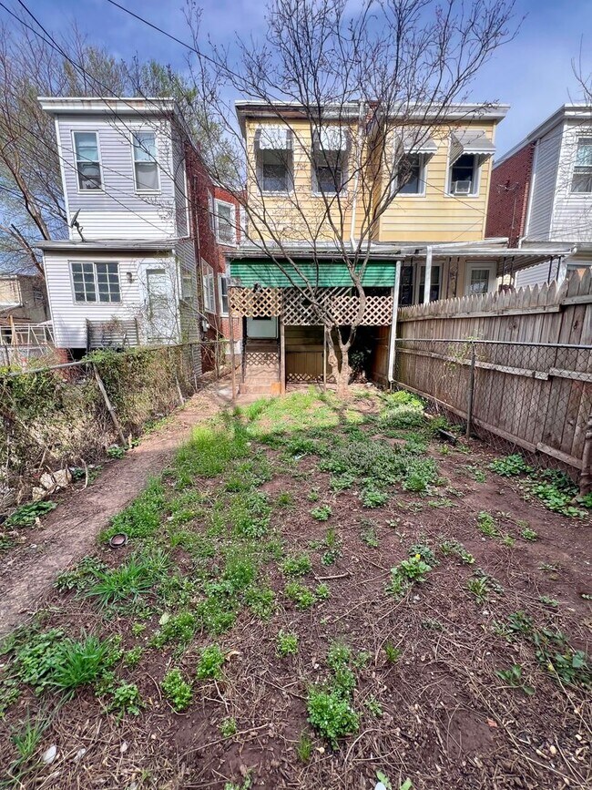 Building Photo - Stunning 3-Bedroom Townhome in Norristown! Available NOW!