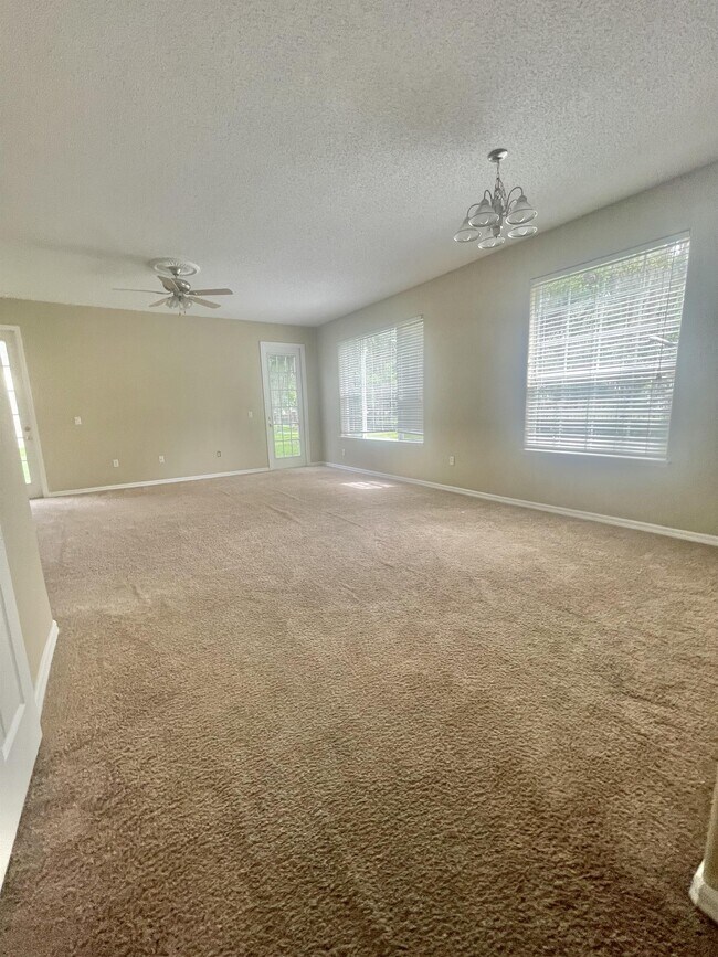 Building Photo - 2801 Eagles Roost Cir