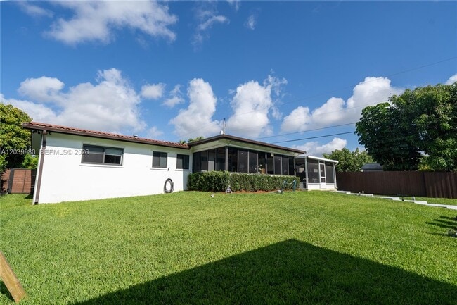 Building Photo - 17901 SW 92nd Ct