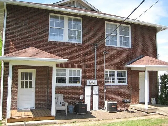 Building Photo - 2030 Emoriland Blvd