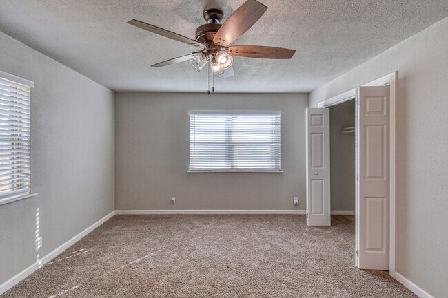 Building Photo - 1108 US Hwy 277