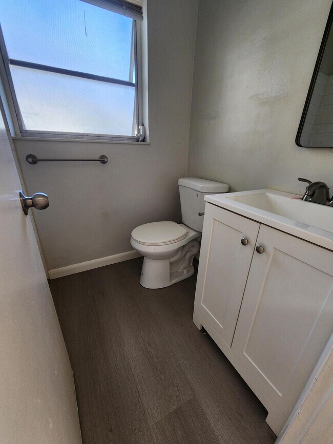 Building Photo - 321 N K St