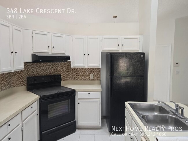 Building Photo - 348 Lake Crescent Dr