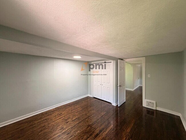 Building Photo - 422 Hoyt St