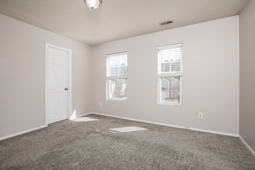 Building Photo - 953 Mailwood Dr