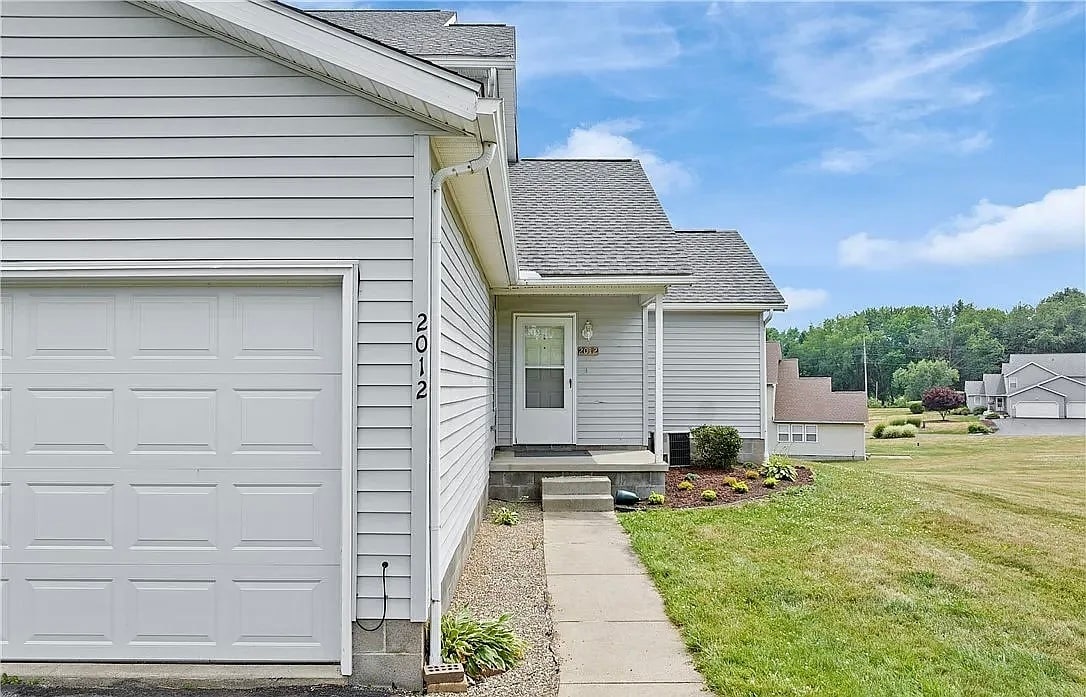 Building Photo - 2012 Rolling Meadows Ln