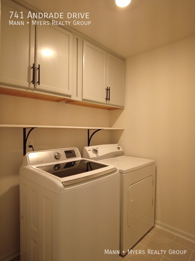 Building Photo - 741 Andrade Dr