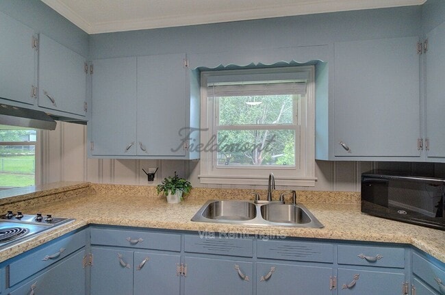 Building Photo - 301 Bannister St