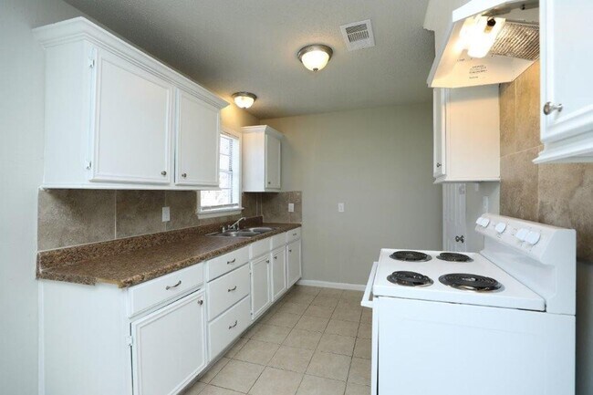 Building Photo - 10322 Cathedral Dr