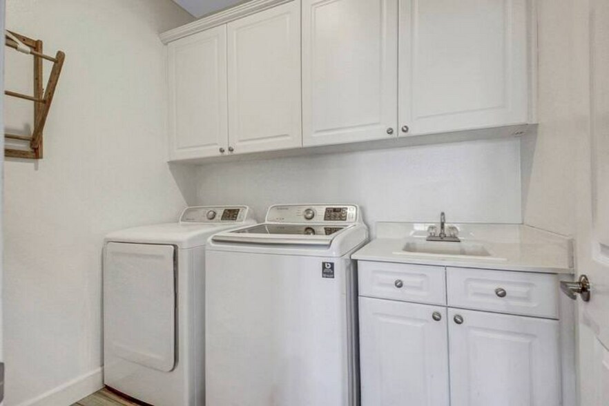 Building Photo - 80949 Avery Dr