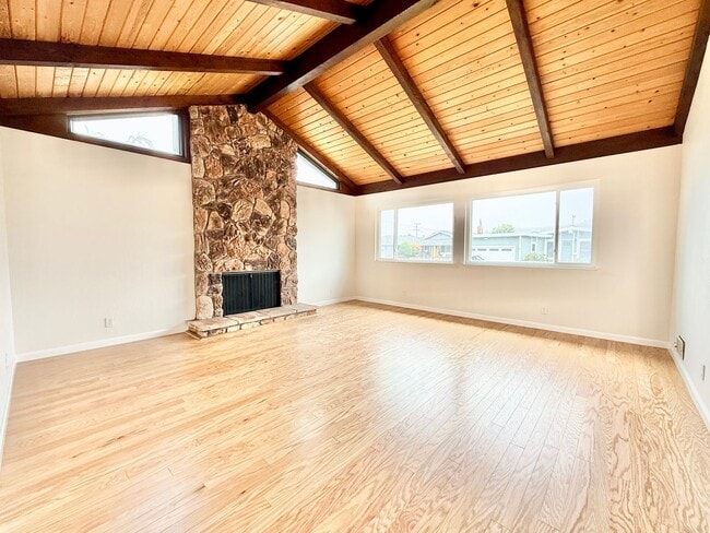 Building Photo - Renovated 3bed/2bath Linda Mar Rancher