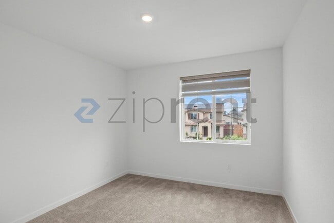 Building Photo - 3284 Oak Trl Dr