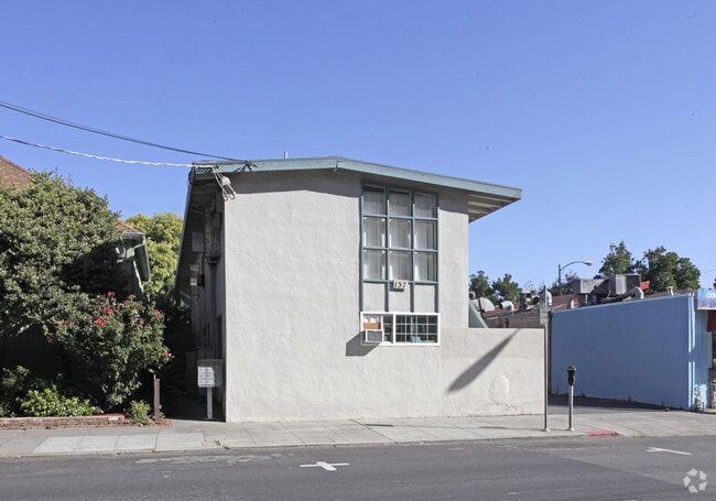 Building Photo - 137 E St James St