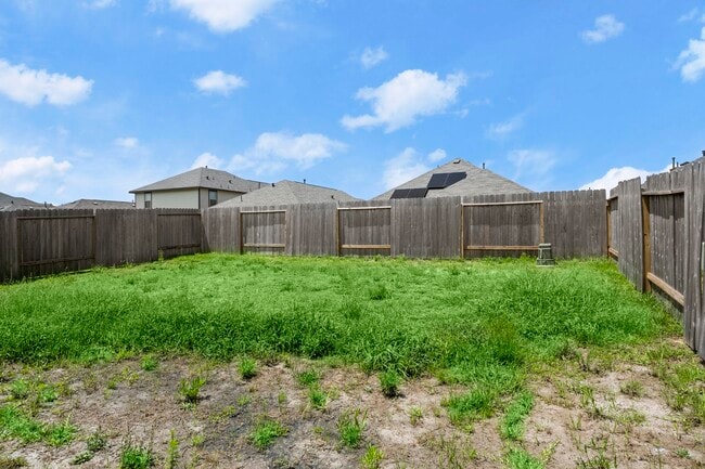 Building Photo - 843 Deerhurst Ln