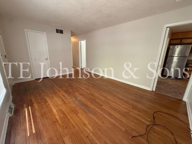 Building Photo - 3BR Home with Stainless Steel Appliances, Hardwood Floors & Carport