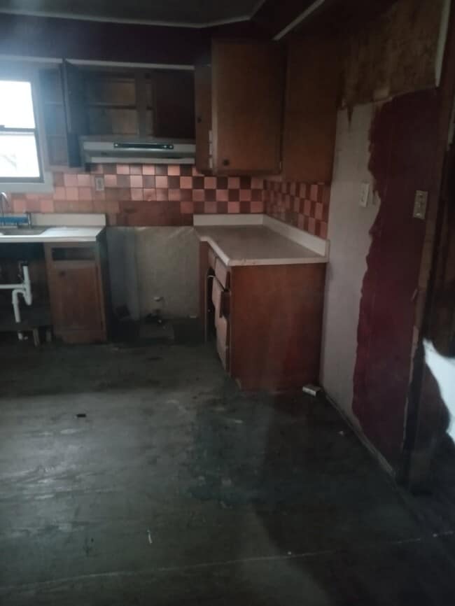 Building Photo - 313 S Dye St