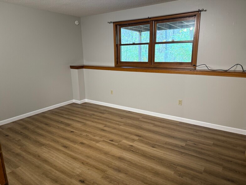 Building Photo - 1478 Stafford Rd