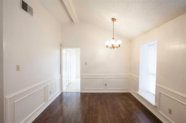 Building Photo - 2025 Lorient Dr