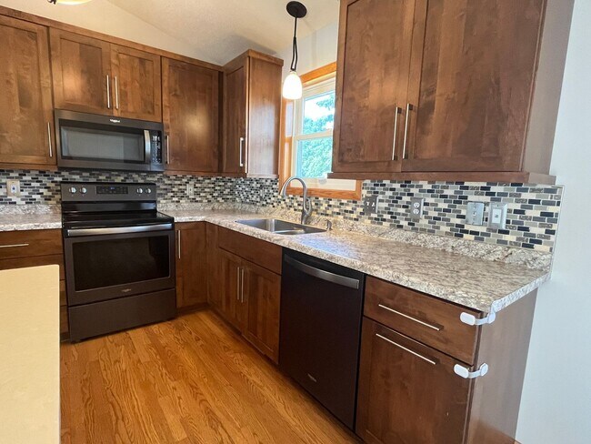 Building Photo - Beautifully Updated 4-Bed Home in Prime NW...