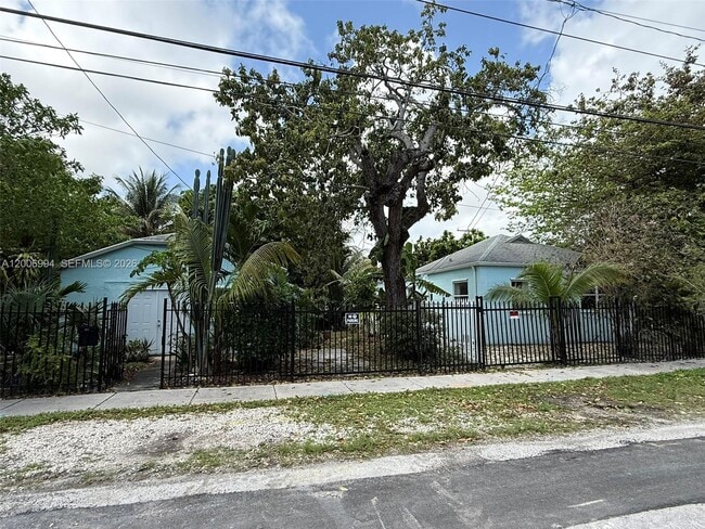 Building Photo - 294 NE 57th St