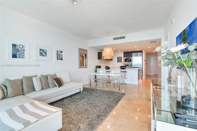 Building Photo - 17001 Collins Ave