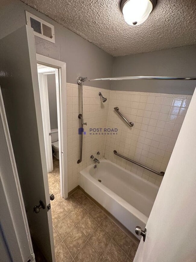 Building Photo - 501 W 27th St S