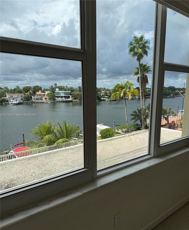 Building Photo - 5600 Collins Ave