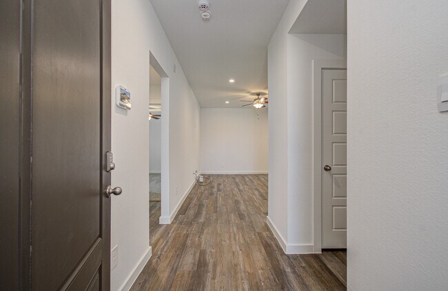Building Photo - 1130 Desert Willow Dr