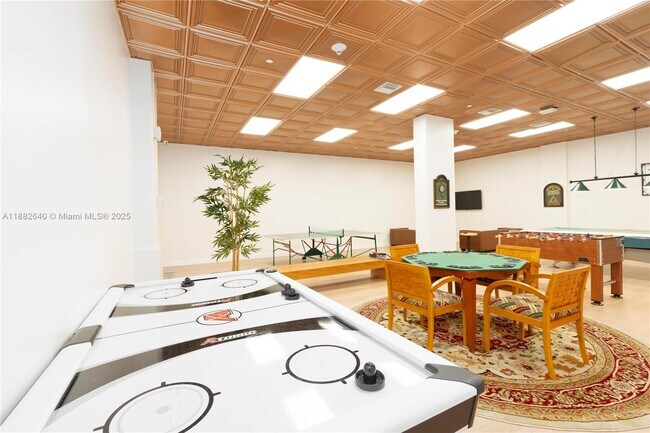 Building Photo - 5825 Collins Ave