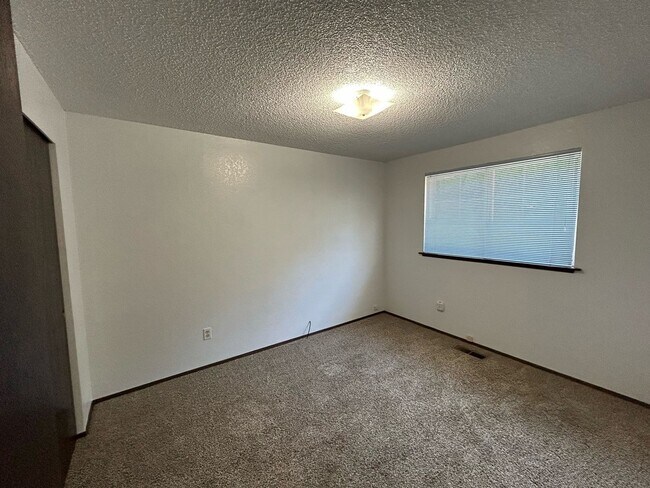 Building Photo - Rambler Fenced Backyard