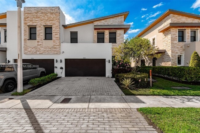 Building Photo - 7902 NW 105th Ct