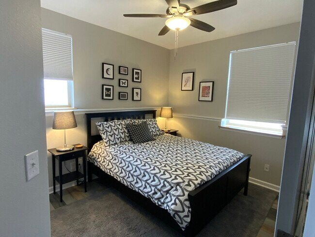 Building Photo - 115 Spinner St