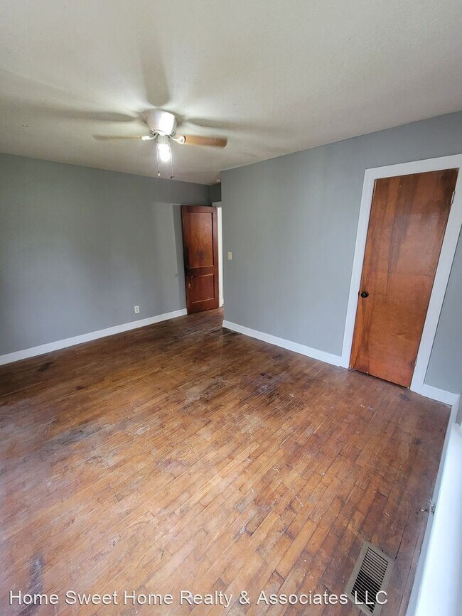 Building Photo - 3 br, 1 bath House - 1890 N Broadway