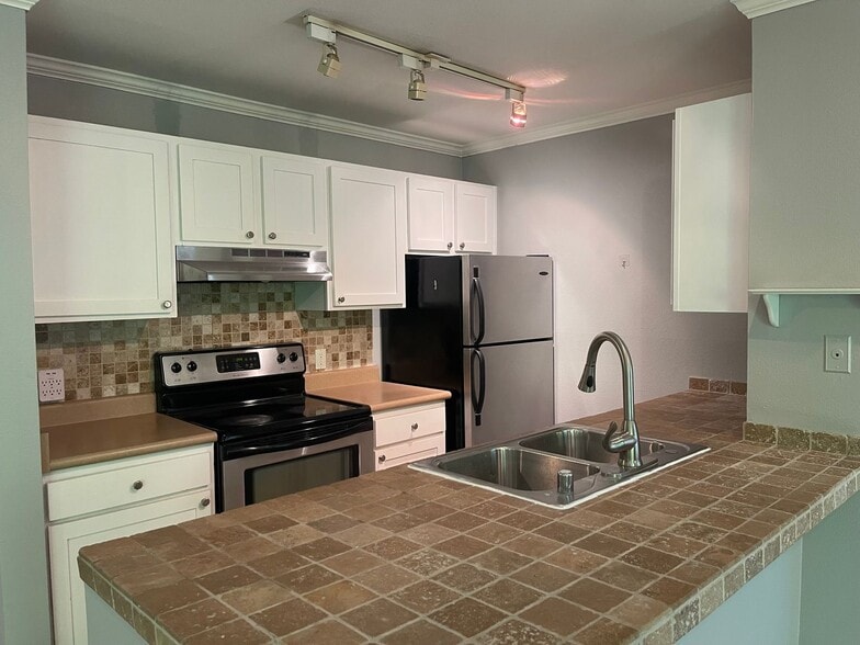 Building Photo - Adorable 2bd Condo in Federal Way