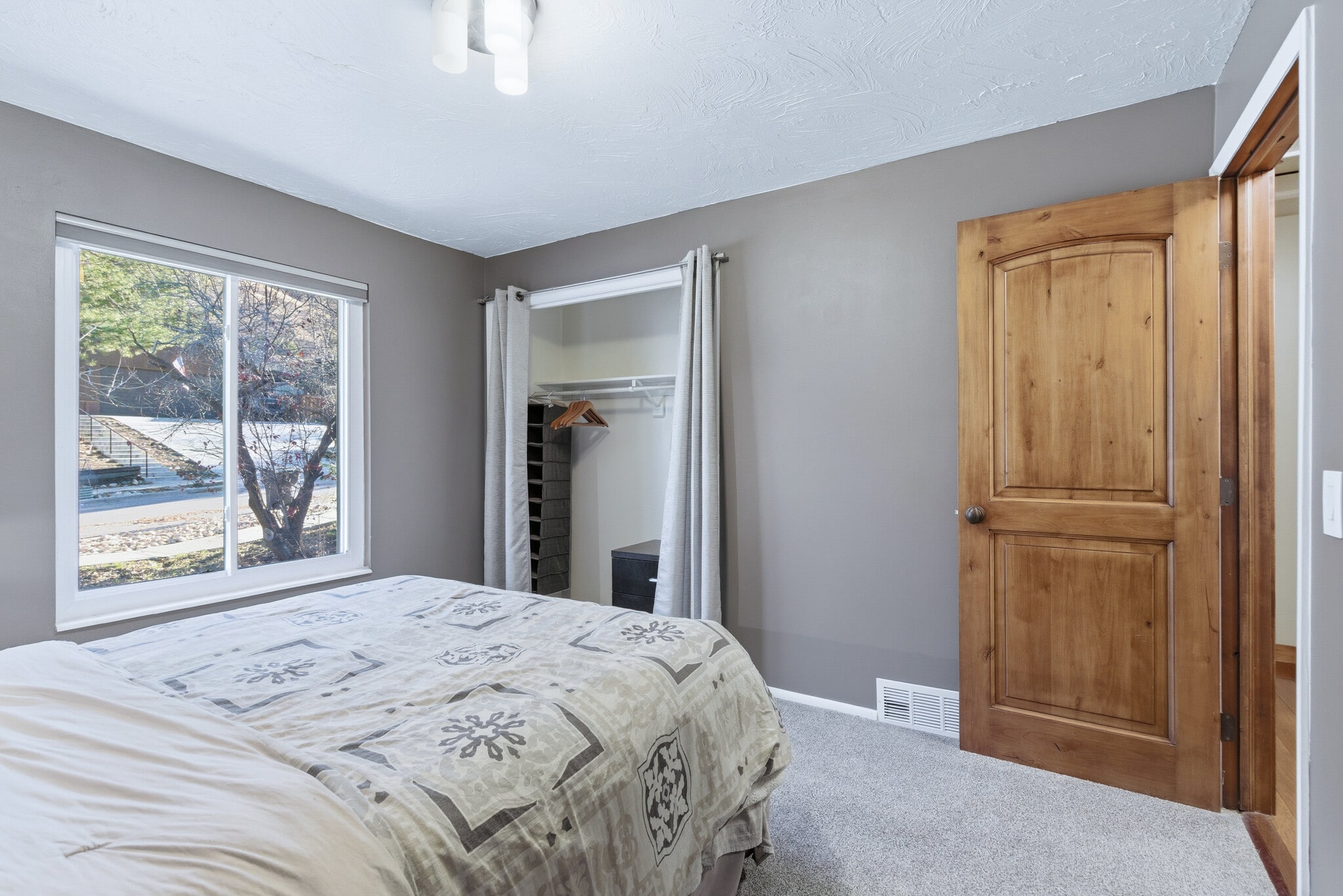 Building Photo - 8682 S Alpen Cir