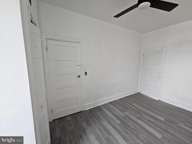 Building Photo - 745 E Tioga St